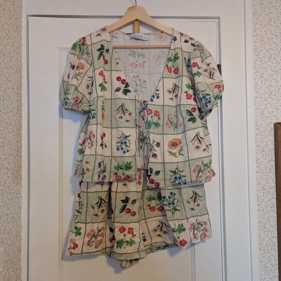 Petal & Pup, Asta Tie Front Top & Pull-On Shorts Set, NWT, Size M - Picture 2 of 5